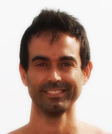 Emanuele Santinelli - servizio di personal trainer a Firenze. In studio o a domicilio. Specializzato negli Esercizi Funzionali a corpo libero e con piccoli attrezzi, ginnastica metodo Pilates, Clubbell & Kettlebell training, TRX, Ginnastica Posturale, dimagrimento, allungamento globale decompensato, metodo Mézières.